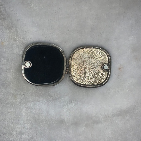 Beautuful Blue trinket box - Picture 2 of 5